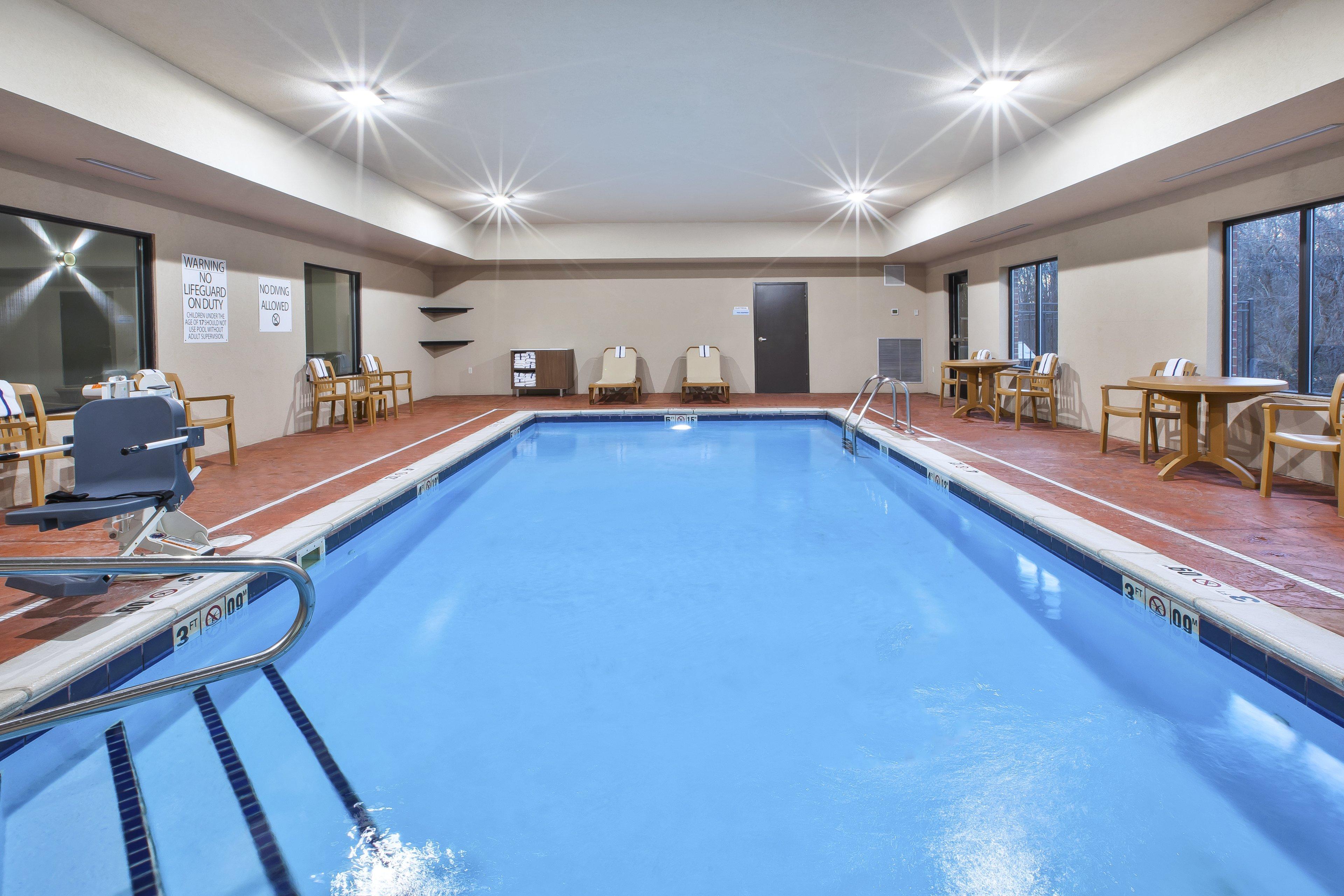 Holiday Inn Express Niles By Ihg Eksteriør bilde